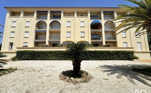 Apartamento en Les Plaines-Les Tasses, Saint-Raphaël, Francia 1