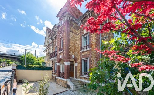 House in Meriel, Ile-de-France, France 1