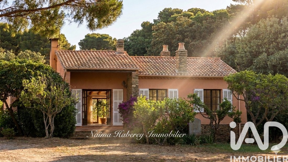 Hyeres, Provence-Alpes-Côte d'Azur, France 1 - 18222525