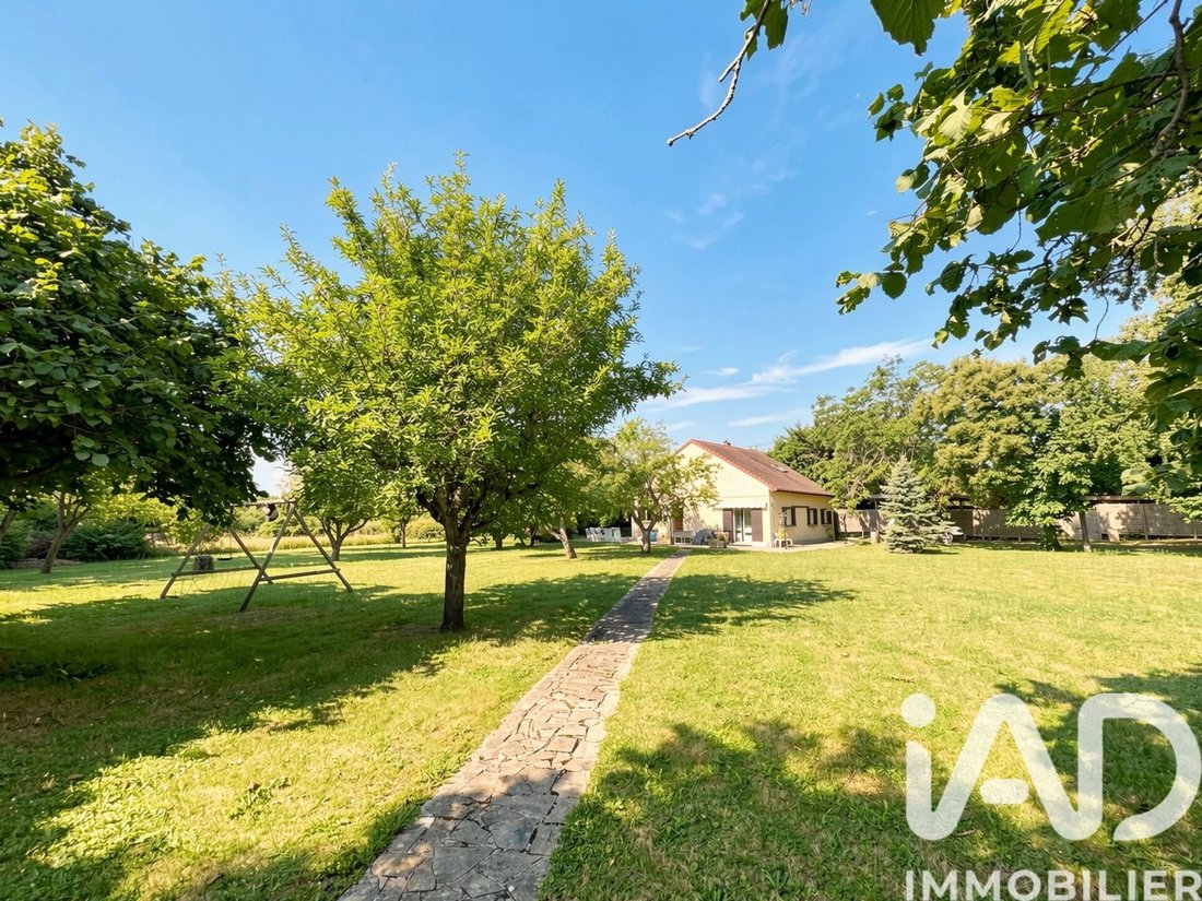 House in Le Mesnil-Saint-Denis, Ile-de-France, France 1 - 18222971
