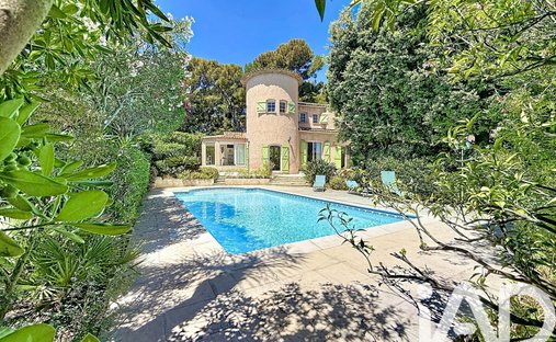 House in Beaucours-La Gorguette-La Morvenede, Sanary-sur-Mer, France 1