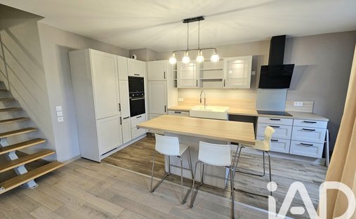 Apartment in La Faisanderie, L'Isle-Adam, France 1