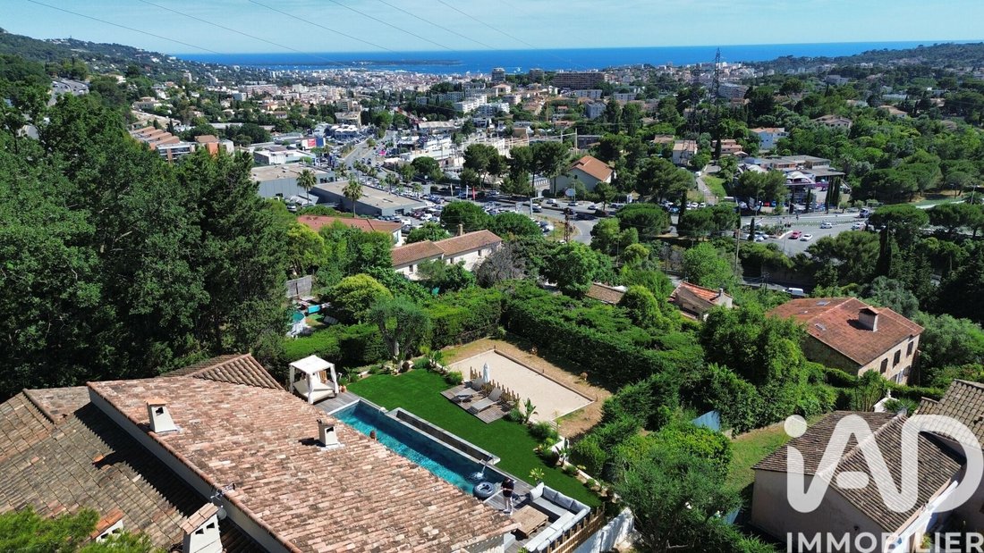 House in Mougins, Provence-Alpes-Côte d'Azur, France 1 - 18221726