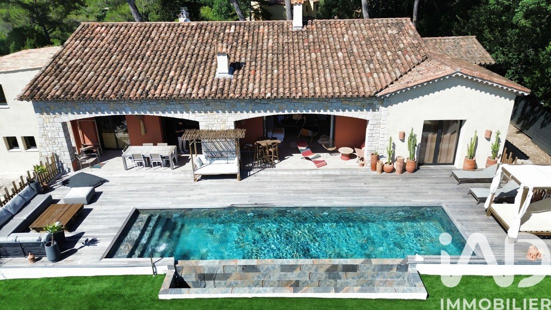 House in Mougins, Provence-Alpes-Côte d'Azur, France 2 - 18221726