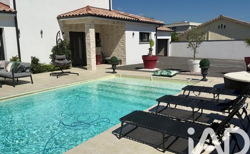House in Nord Ouest, Saint-André-de-Cubzac, France 1