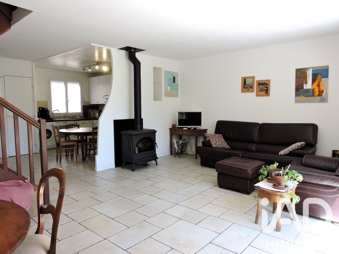 House in Montigny-le-Bretonneux, Ile-de-France, France 1 - 18222349