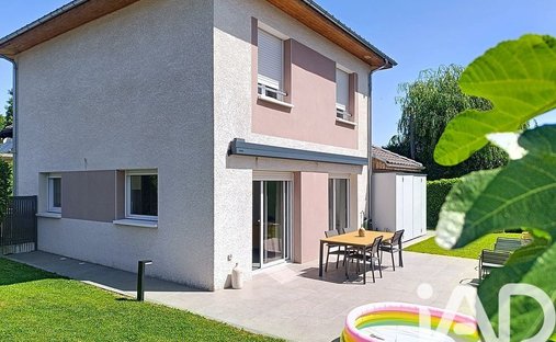 House in Savigny, Auvergne-Rhône-Alpes, France 1