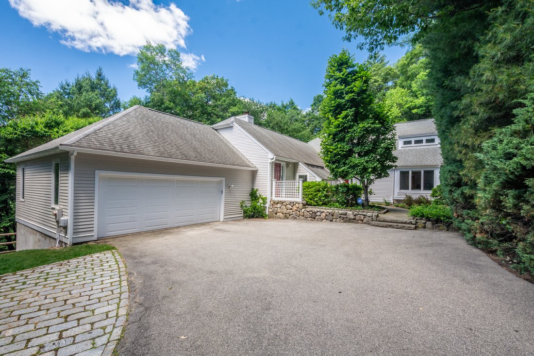Winchester, Massachusetts, United States 5 - 18221593