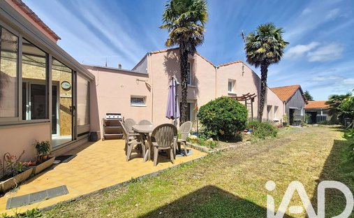 House in Sainte-Pazanne, Pays de la Loire, France 1