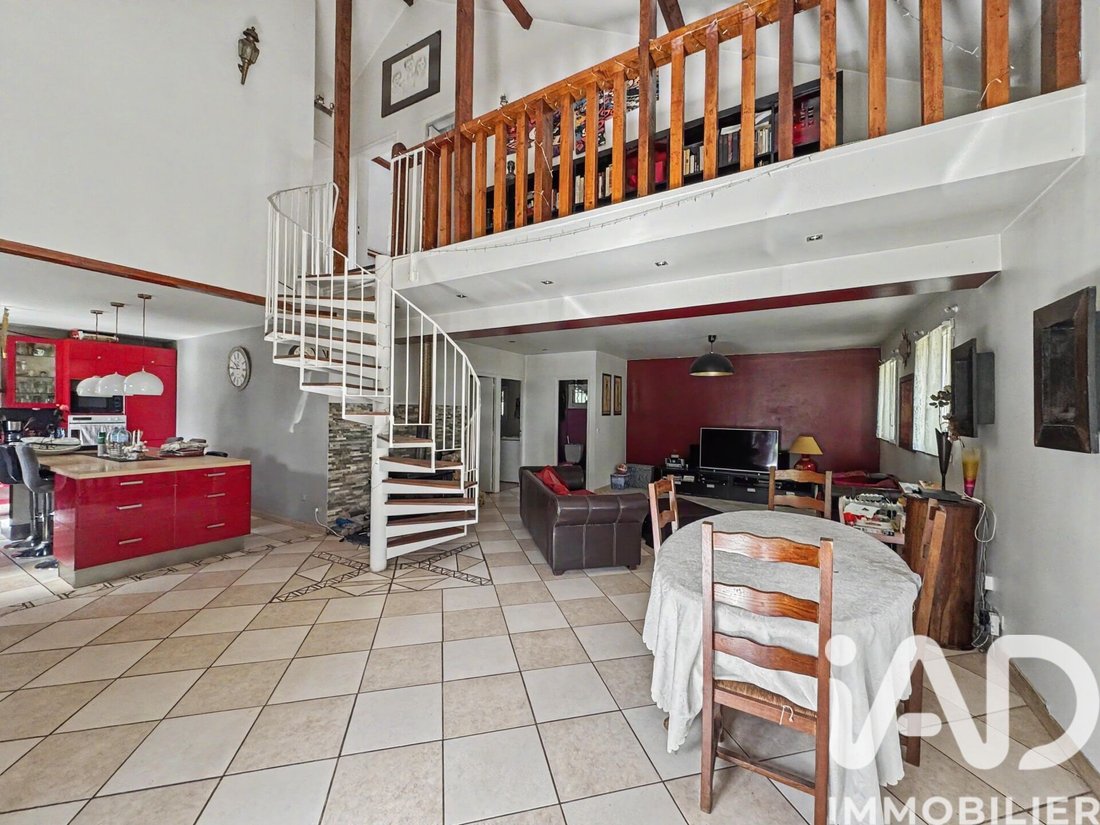 House in Le Mesnil-Saint-Denis, Ile-de-France, France 4 - 18222971