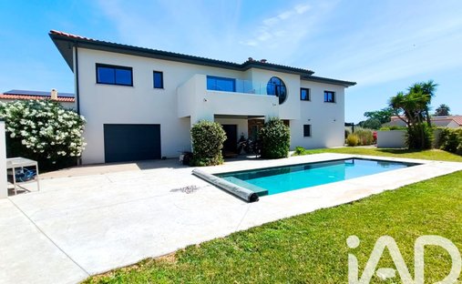 House in Sainte-Marie-la-Mer, Occitania, France 1