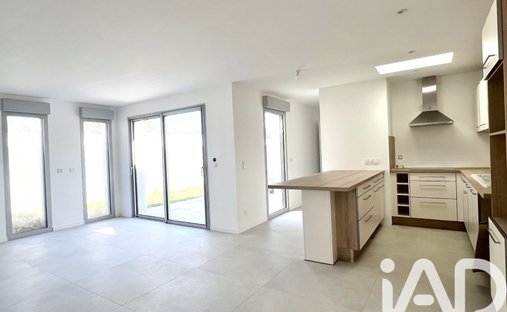 House in Bourg, Aytre, France 1