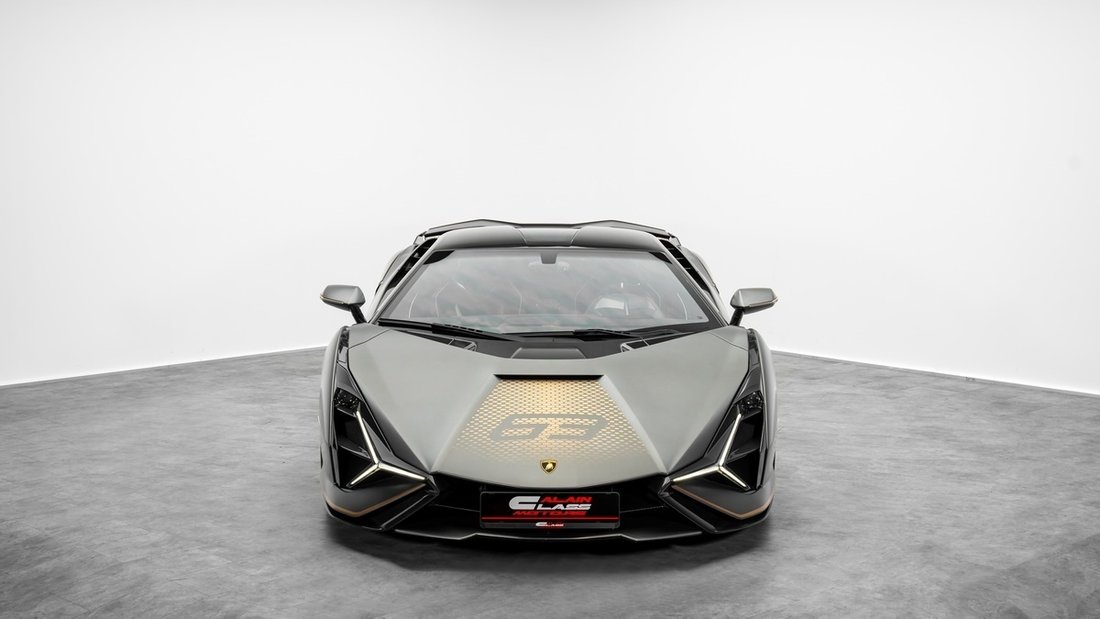 Coupe in Dubai, United Arab Emirates 3 - 18221536