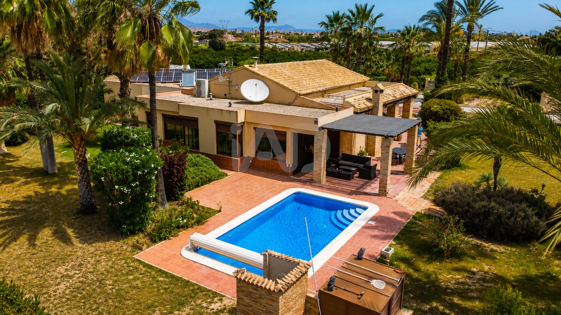 Townhouse in Elx / Elche, Valencian Community, Spain 1 - 17317069