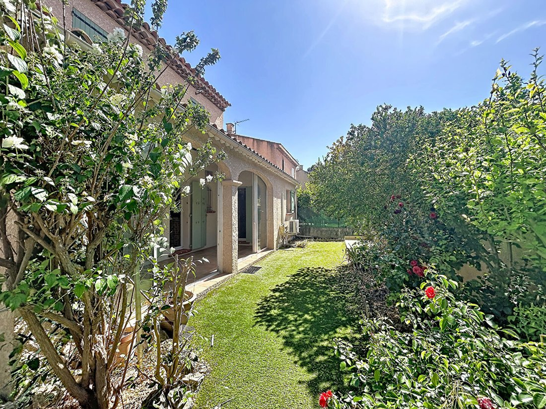 Villa in Plan-de-Cuques, Provence-Alpes-Côte d'Azur, France 1 - 18221031