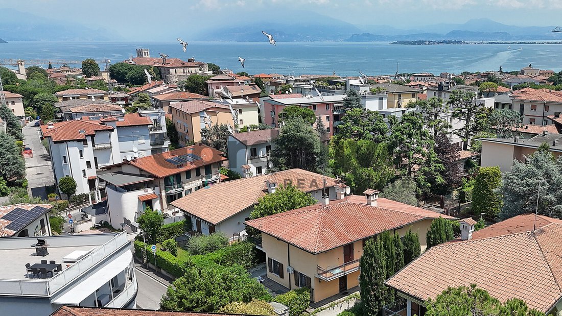 Villa in Desenzano Centro, Desenzano del Garda, Lombardy 2 - 18221310