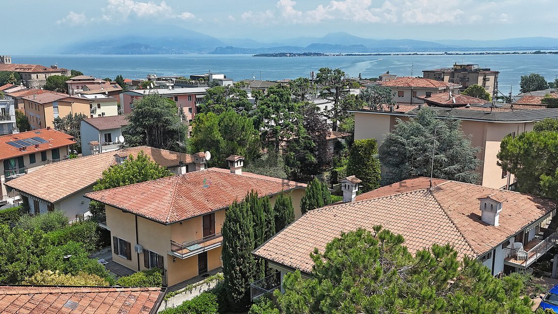 Villa in Desenzano Centro, Desenzano del Garda, Lombardy 1 - 18221310