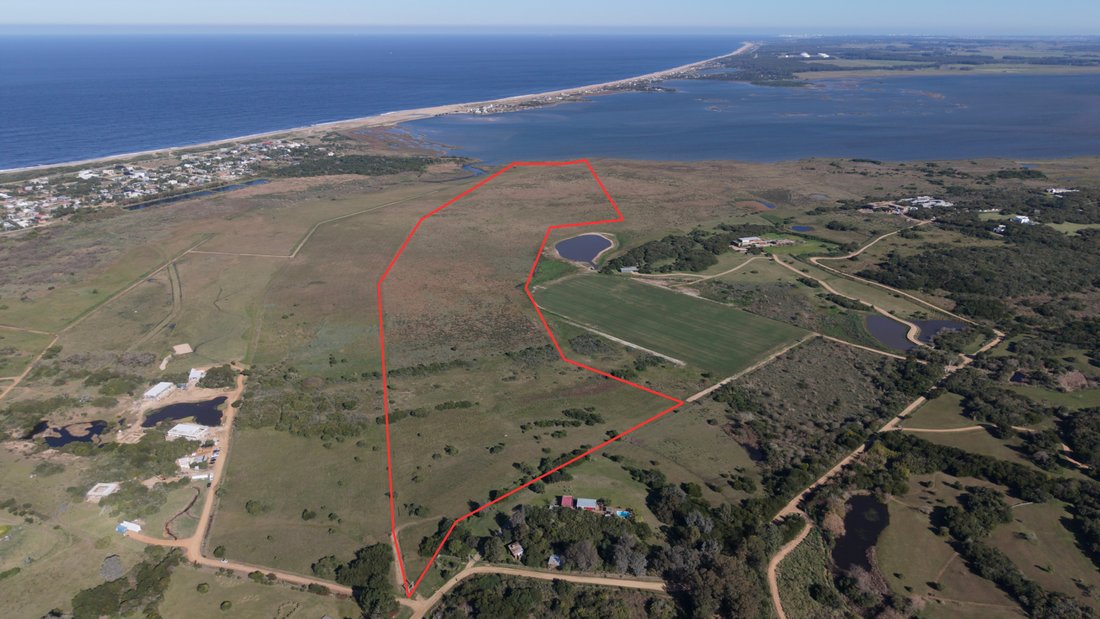 Land in Chacras de Medellin Sur Lac, Maldonado Department, Uruguay 1 - 18222795
