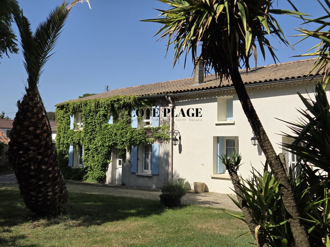 House in Saint-Sulpice-de-Royan, Nouvelle-Aquitaine, France 1 - 18222807