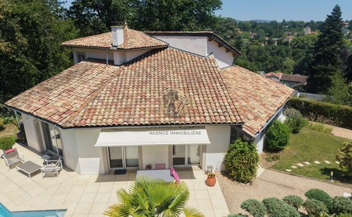 Villa in Charbonnieres-les-Bains, Auvergne-Rhône-Alpes, France 1
