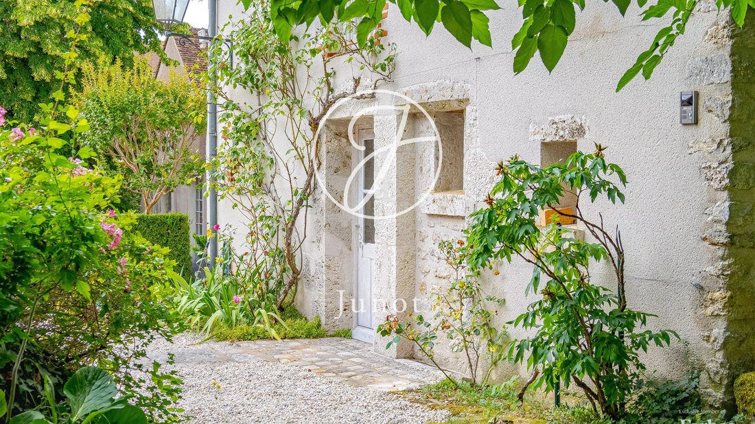House in Saint-Denis-sur-Loire, Centre-Val de Loire, France 3 - 18222357
