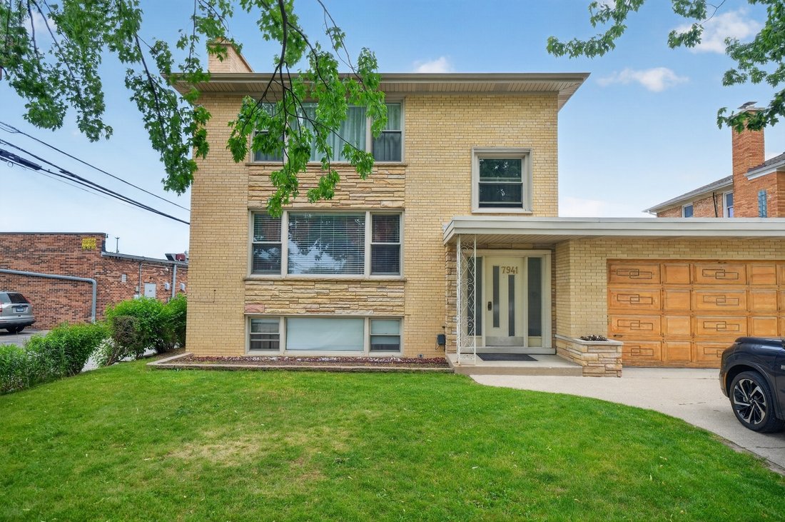Skokie, Illinois, United States 4 - 18222438