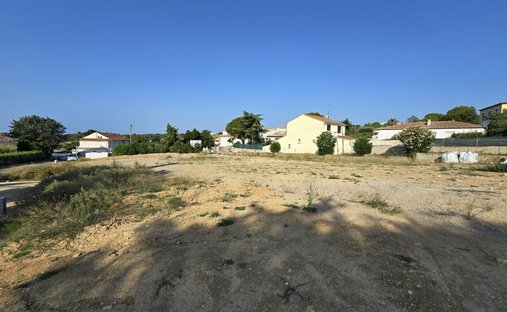 Land in Balaruc-les-Bains, Occitania, France 1