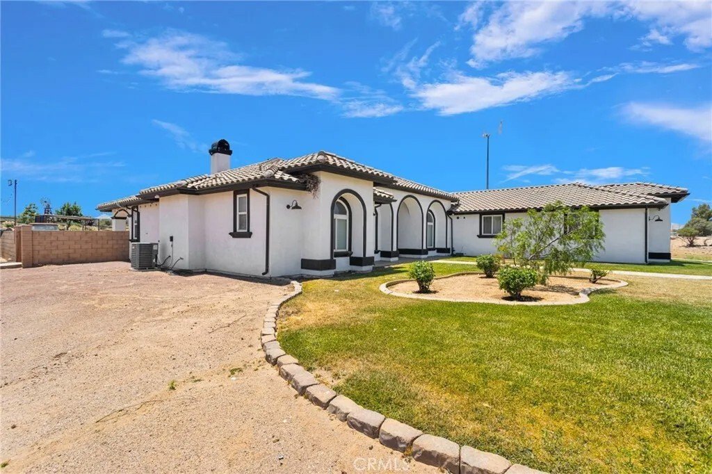 House in Phelan, California, United States 3 - 18223276