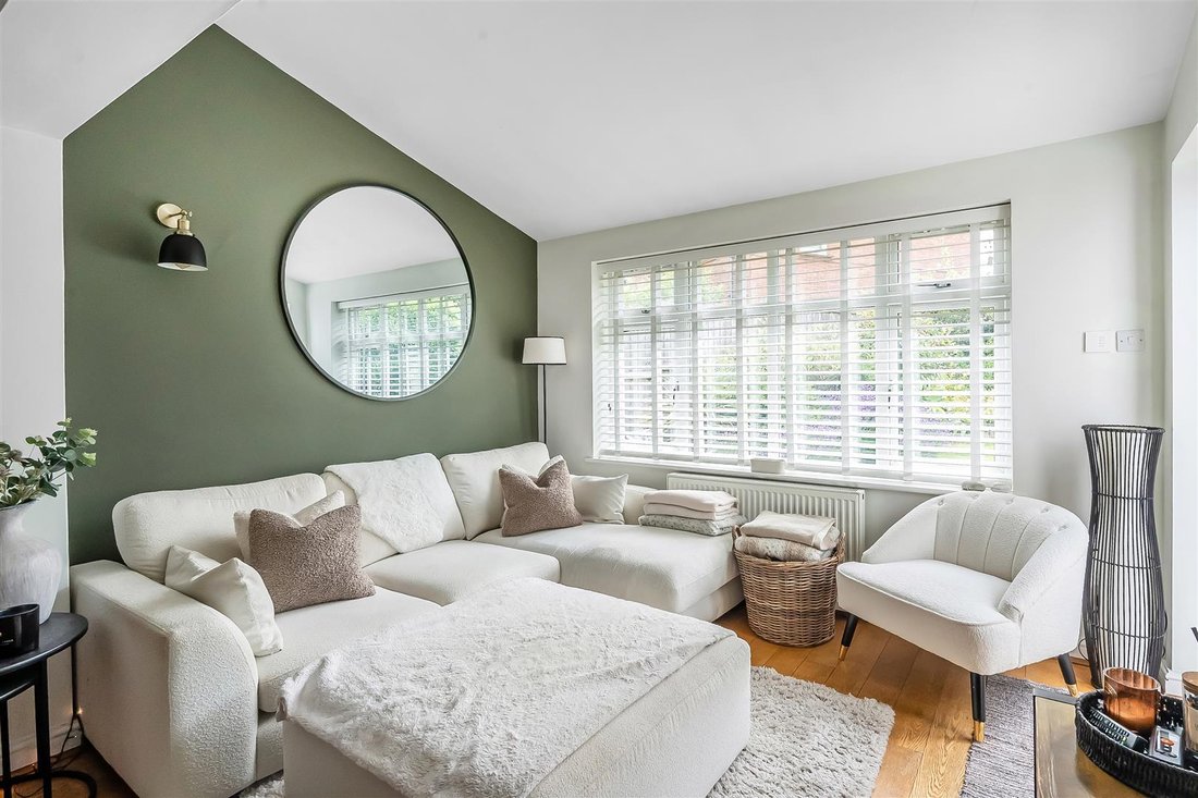 House in Hawks Hill, Fetcham, England 3 - 18222139