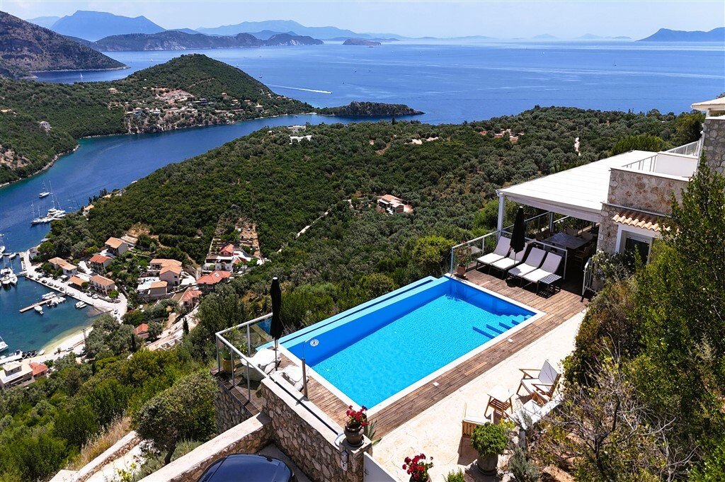 Villa in Agiou Hlia, Apollonioi, Greece 2 - 18222618