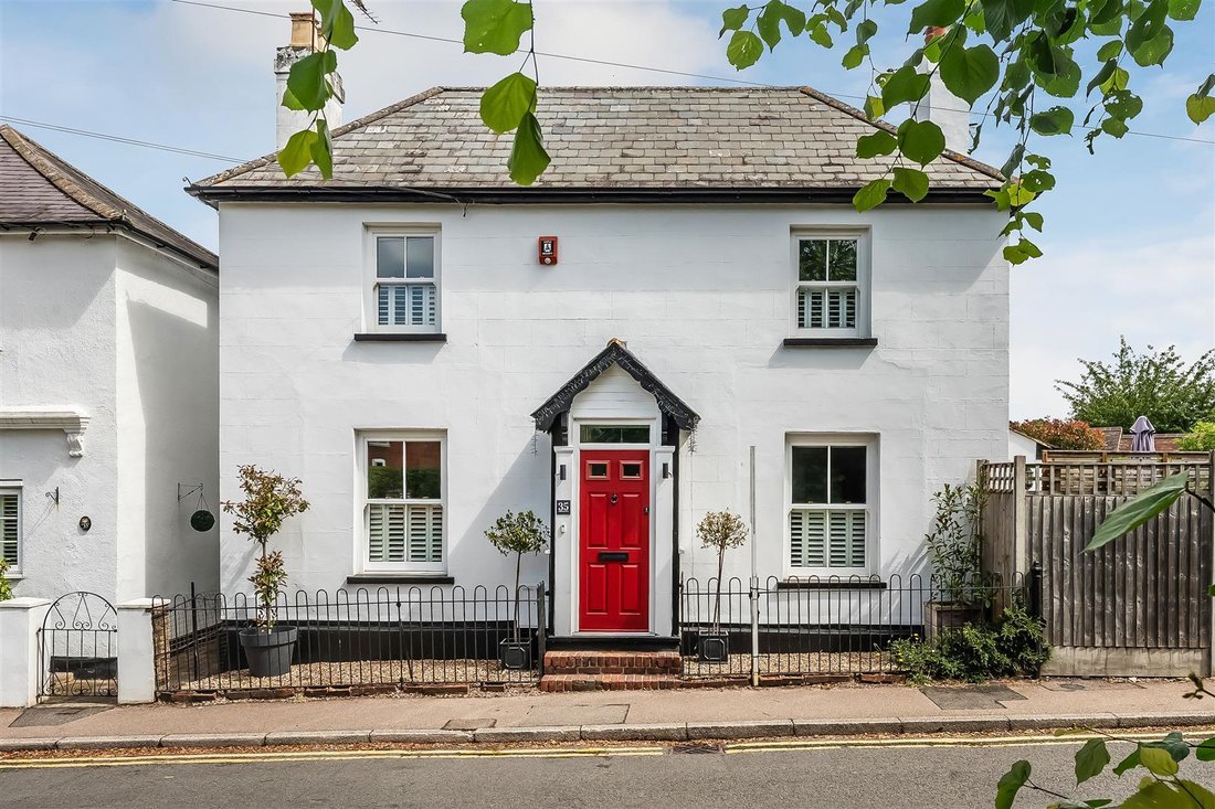 House in Hawks Hill, Fetcham, England 1 - 18222139