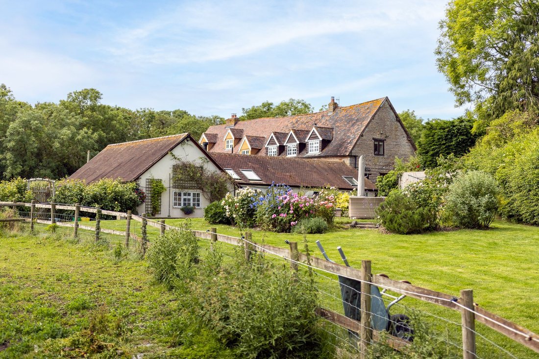 House in Pirton, England 1 - 18222725