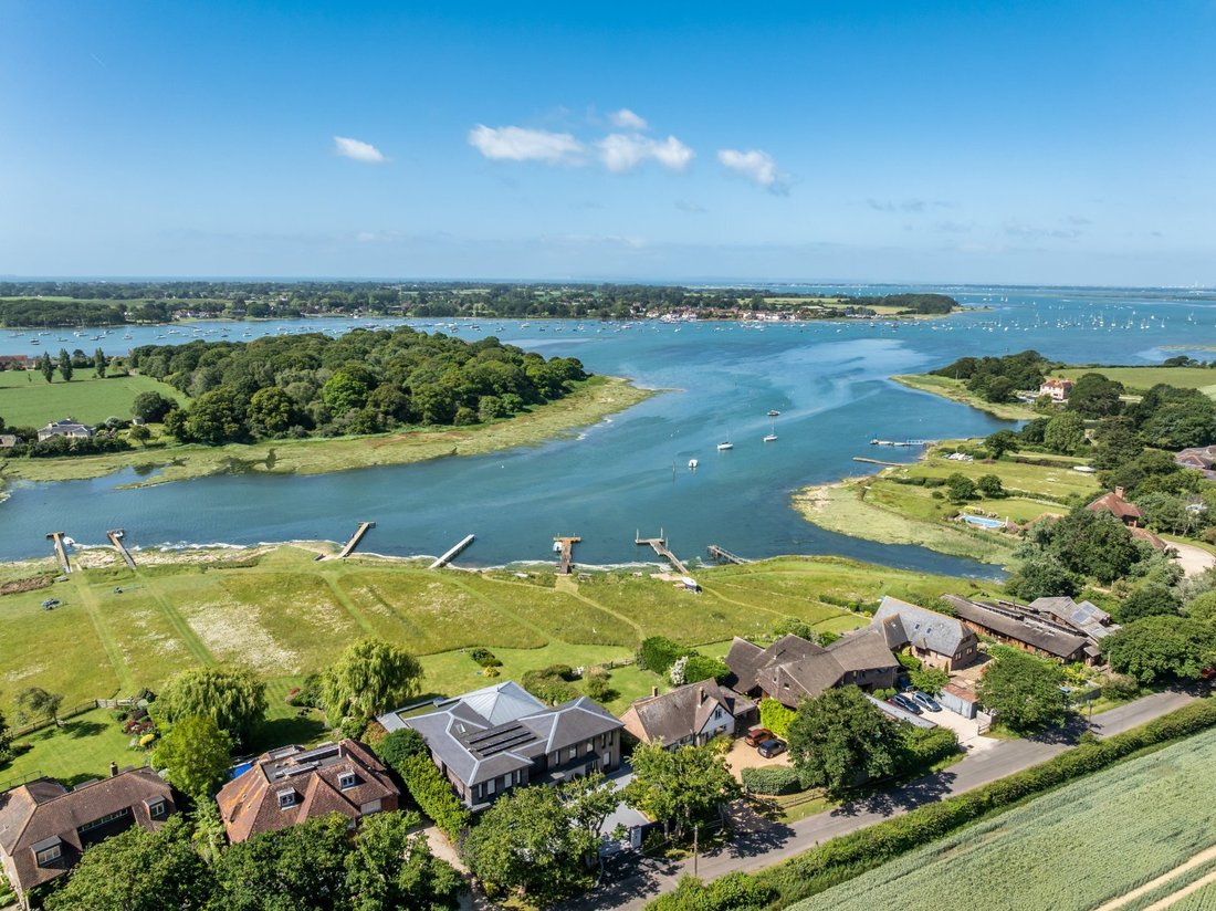 House in Bosham Hoe, Bosham, England 3 - 18222446
