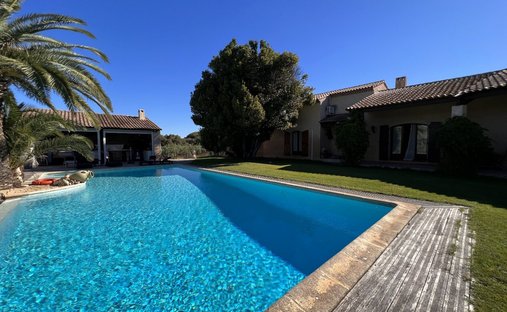 House in Balaruc-le-Vieux, Occitania, France 1