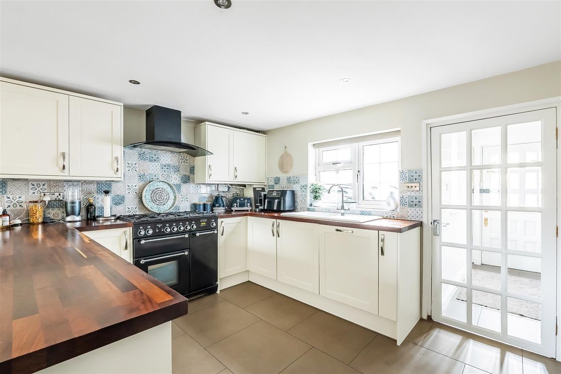 House in Hawks Hill, Fetcham, England 4 - 18222139