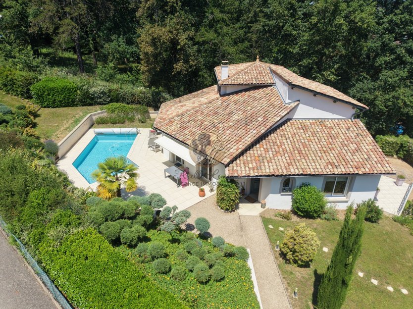 Villa in Charbonnieres-les-Bains, Auvergne-Rhône-Alpes, France 2 - 18222992