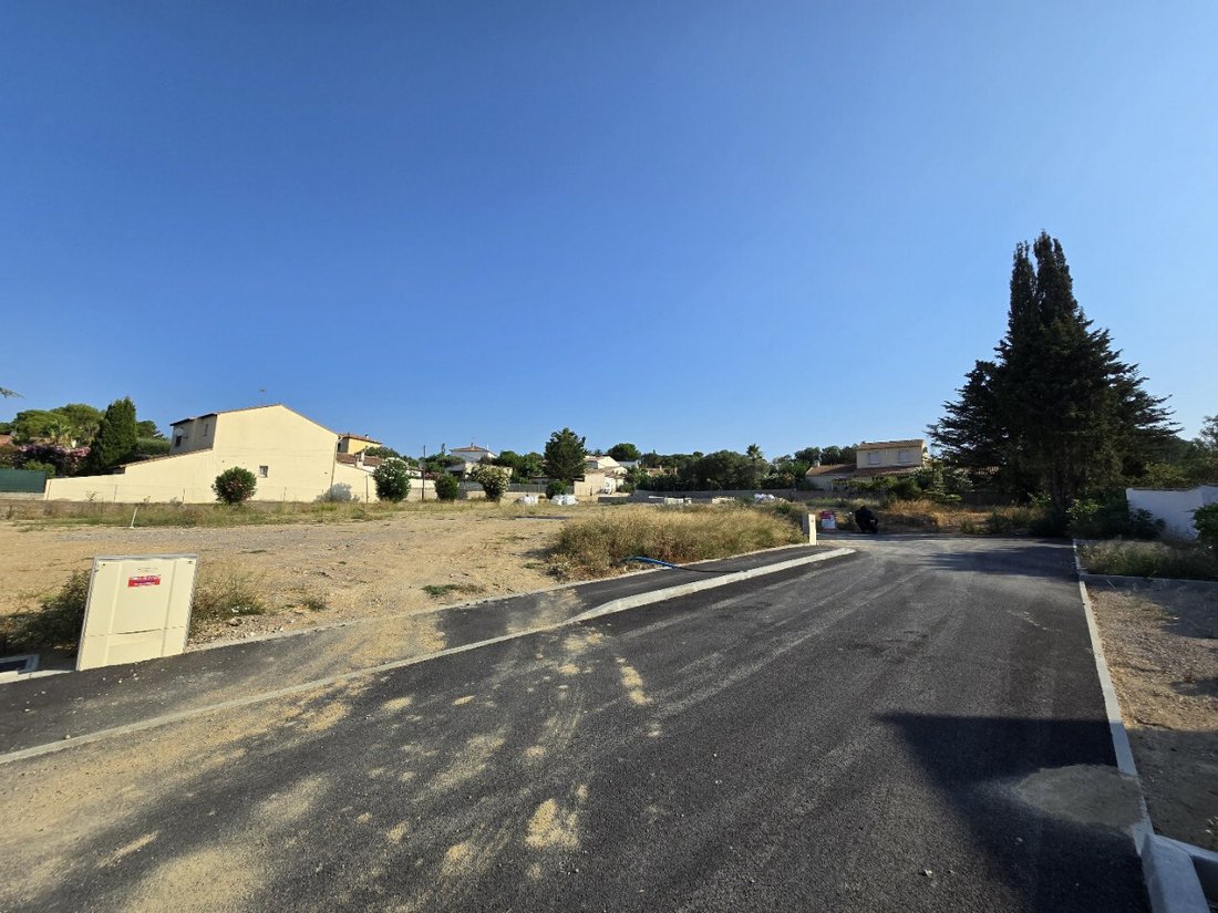 Land in Balaruc-les-Bains, Occitania, France 4 - 18222672