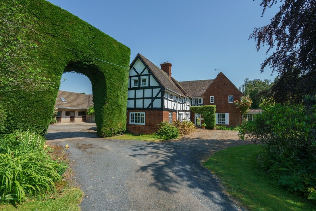 House in Stoke Bliss, England 4 - 18222521
