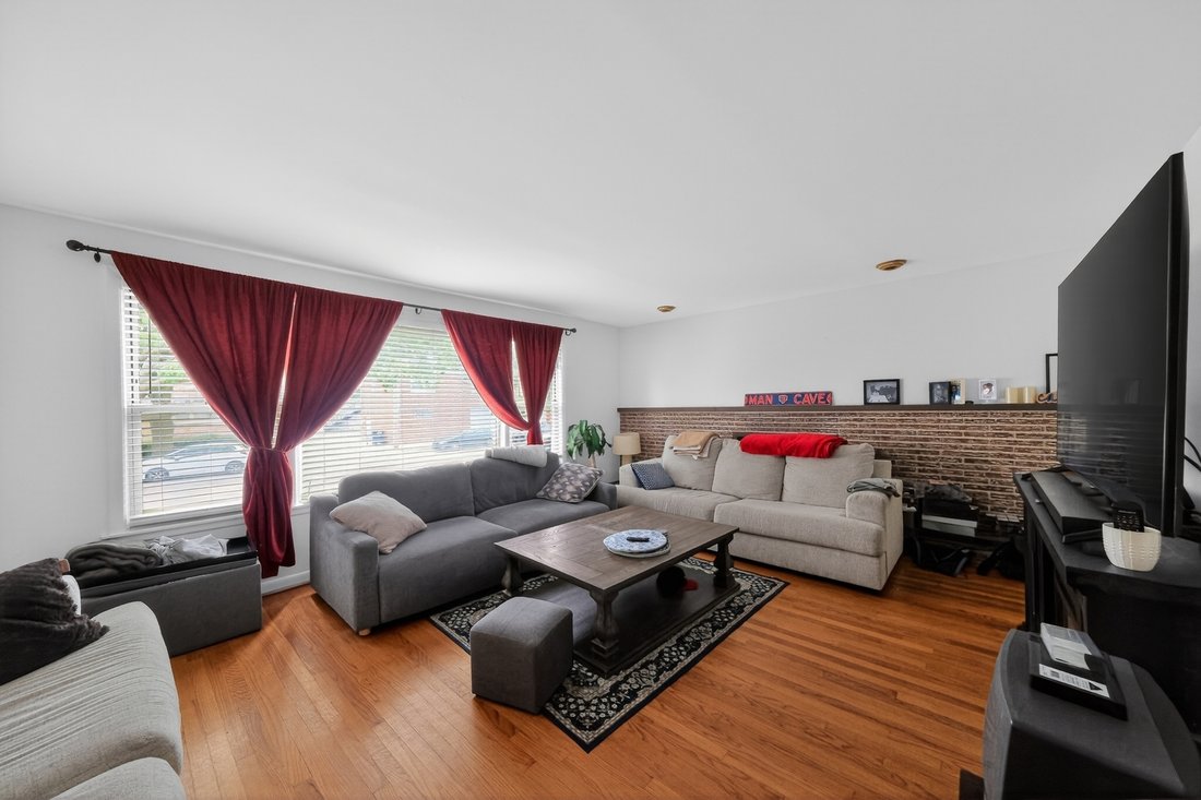 Skokie, Illinois, United States 5 - 18222438