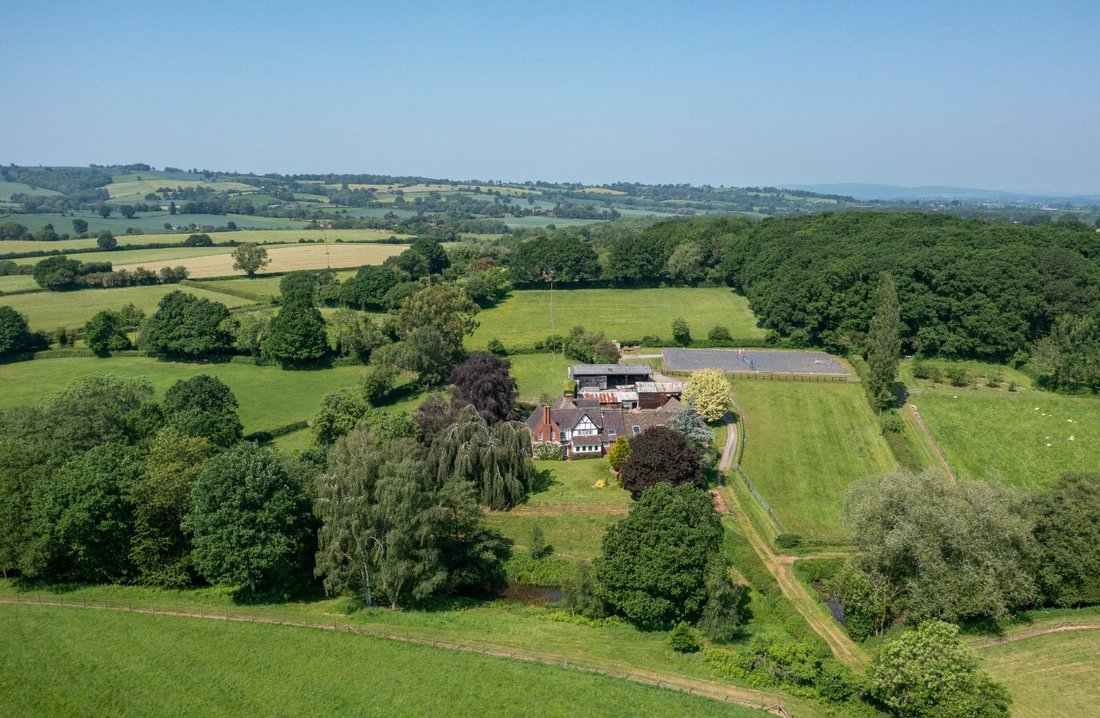 House in Stoke Bliss, England 3 - 18222521