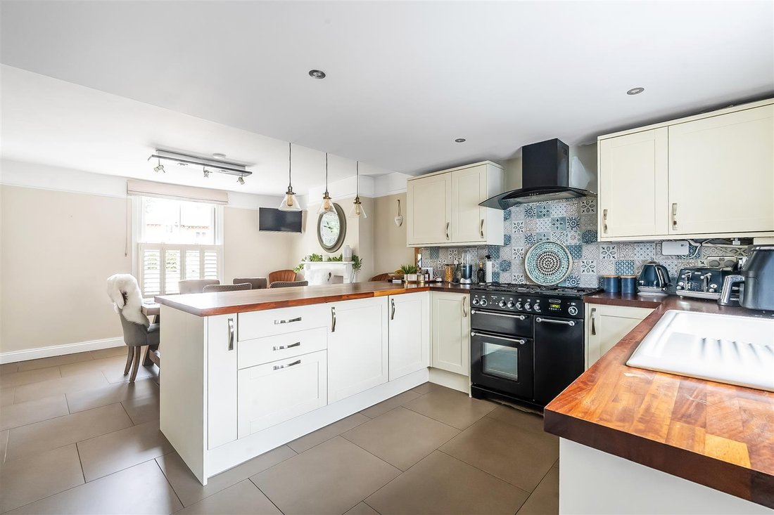 House in Hawks Hill, Fetcham, England 2 - 18222139