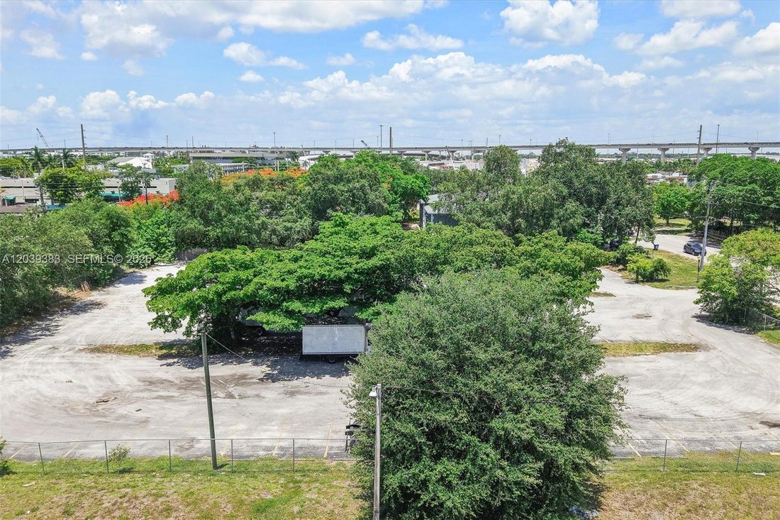 Land in Opa-locka, Florida, United States 5 - 18223590