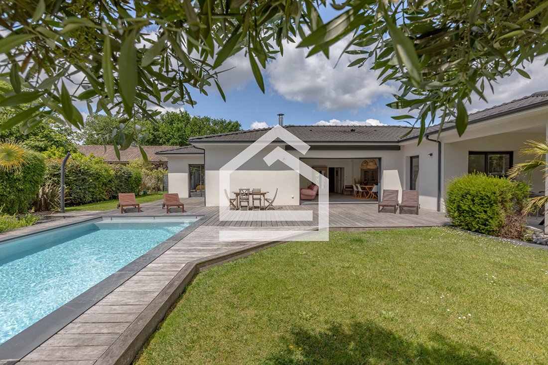 Villa in Saint-Aubin-de-Medoc, Nouvelle-Aquitaine, France 2 - 18222997