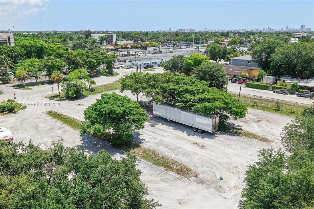 Land in Opa-locka, Florida, United States 3 - 18223590