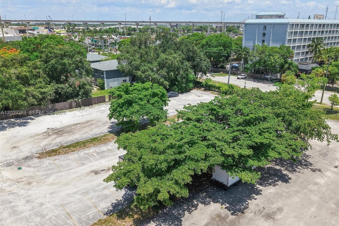 Land in Opa-locka, Florida, United States 4 - 18223590