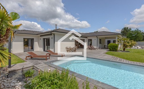 Villa in Saint-Aubin-de-Medoc, Nouvelle-Aquitaine, France 1