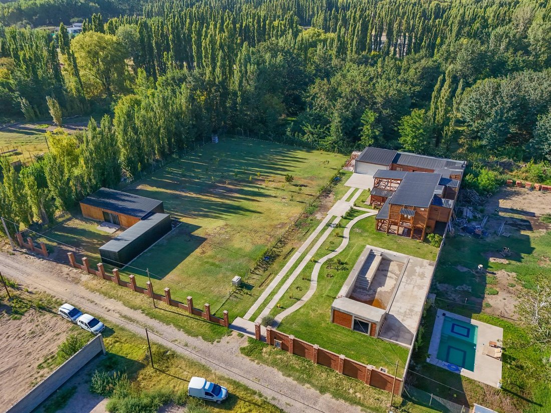 House in Neuquen, Neuquen, Argentina 2 - 18221681