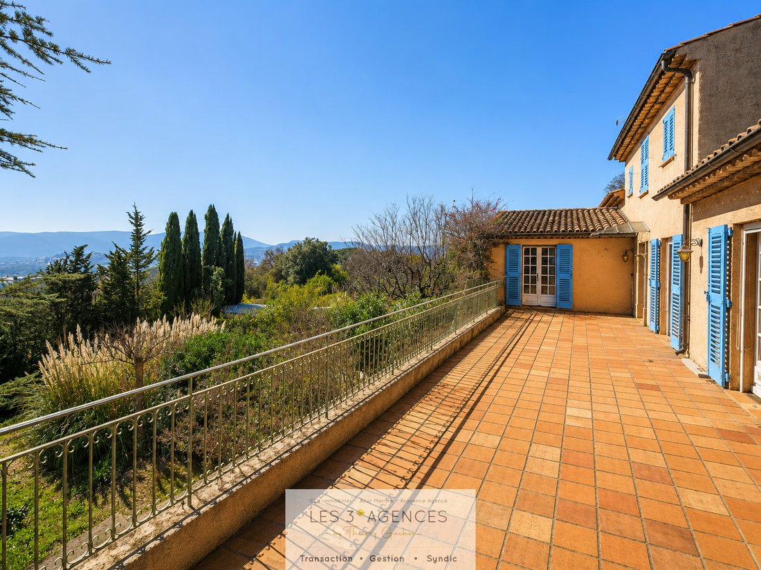 Villa in Grimaud, Provence-Alpes-Côte d'Azur, France 1 - 15694281