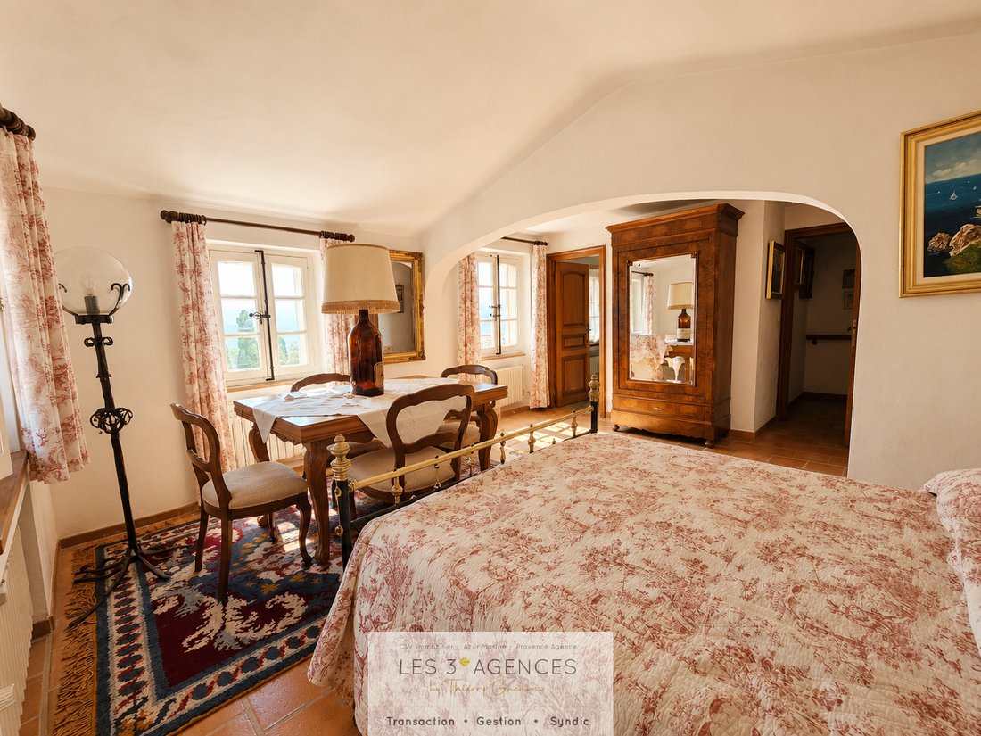 Villa in Grimaud, Provence-Alpes-Côte d'Azur, France 5 - 15694281