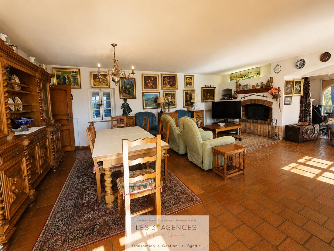 Villa in Grimaud, Provence-Alpes-Côte d'Azur, France 4 - 15694281